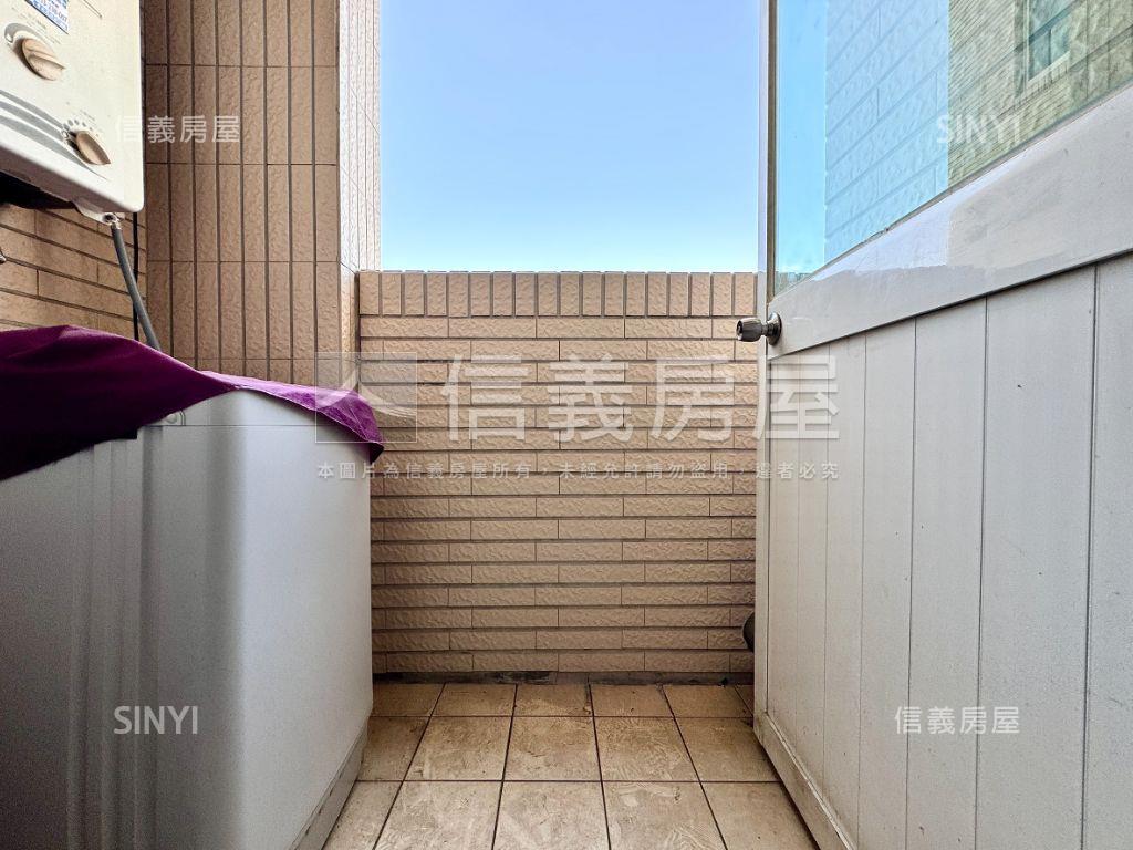 近遠百捷運Ｒ８站兩房房屋室內格局與周邊環境