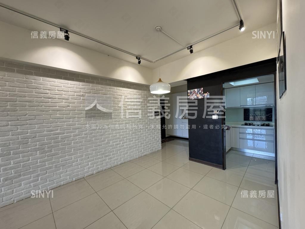 鴻築新巴黎景觀兩房車位房屋室內格局與周邊環境