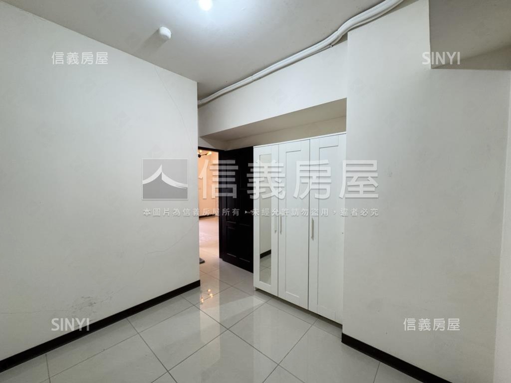 鴻築新巴黎景觀兩房車位房屋室內格局與周邊環境