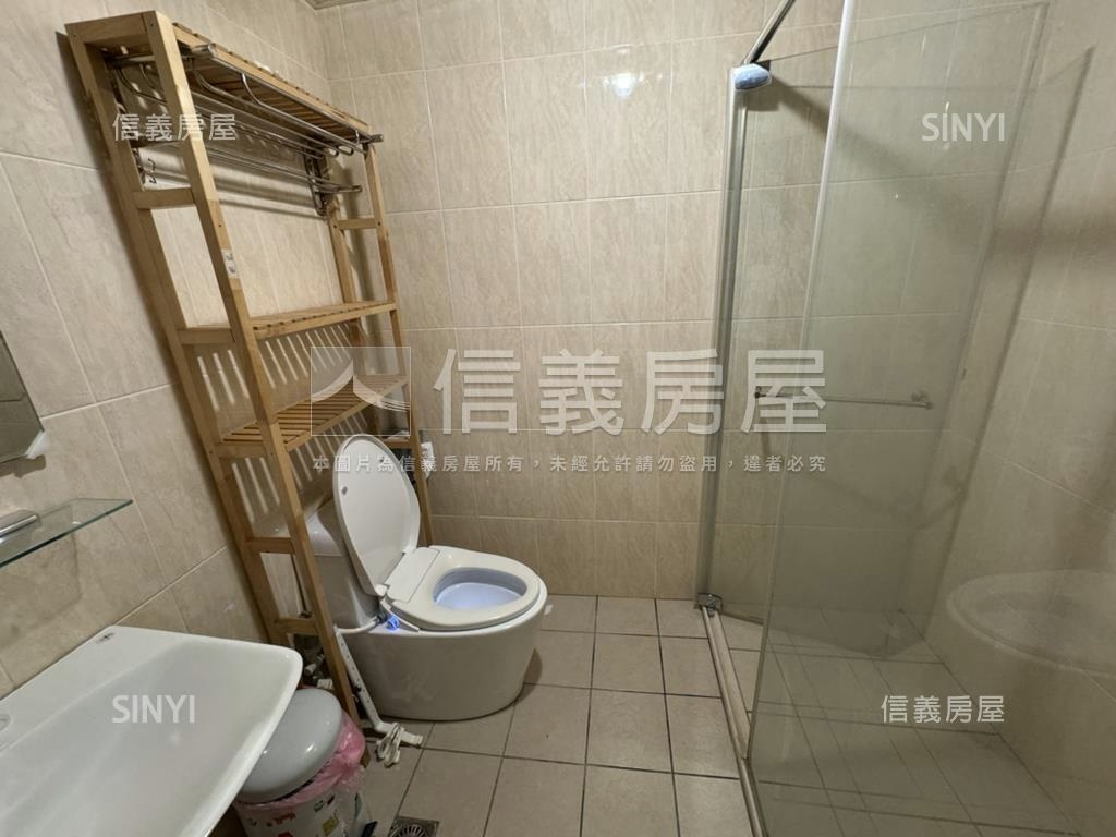 鴻築新巴黎景觀兩房車位房屋室內格局與周邊環境