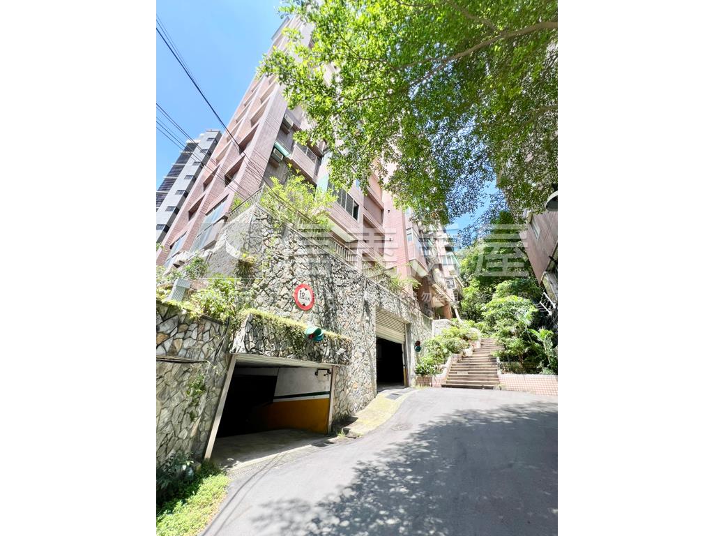 圓山芳鄰三房平面車位房屋室內格局與周邊環境