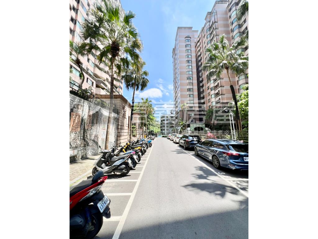 圓山芳鄰三房平面車位房屋室內格局與周邊環境