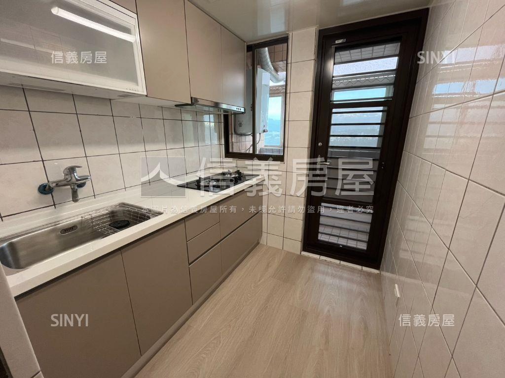 龍岡美妝整新大３房房屋室內格局與周邊環境