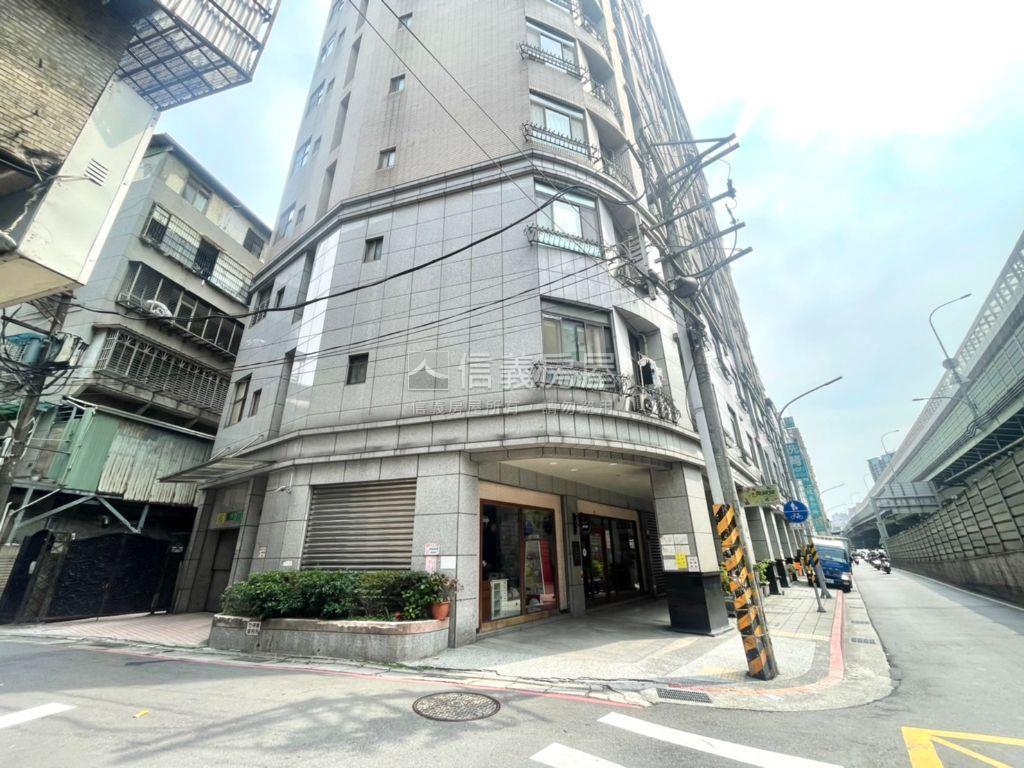 景安角間店面有車位房屋室內格局與周邊環境