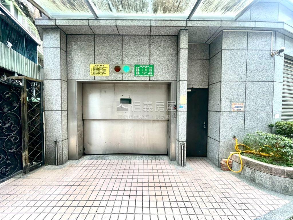 景安角間店面有車位房屋室內格局與周邊環境