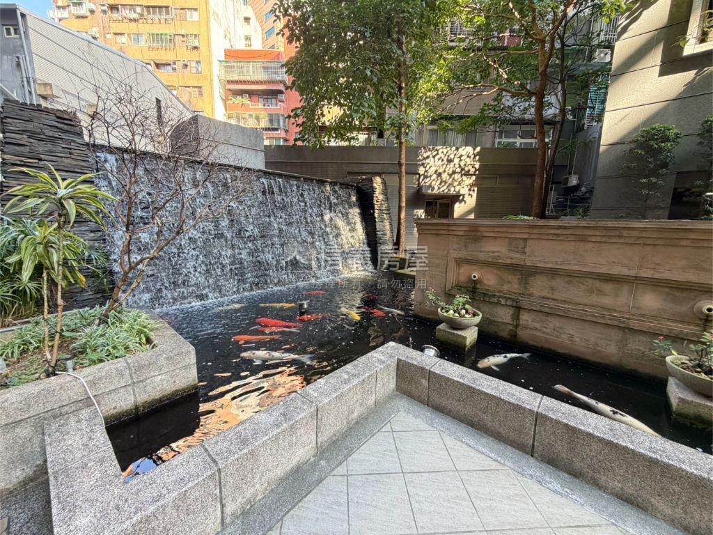 六張犁捷運美妝邊間法拉麗房屋室內格局與周邊環境