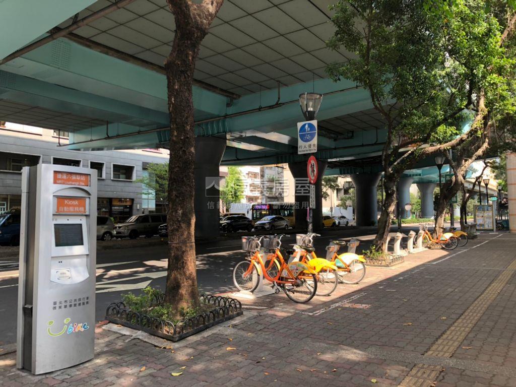 六張犁捷運美妝邊間法拉麗房屋室內格局與周邊環境