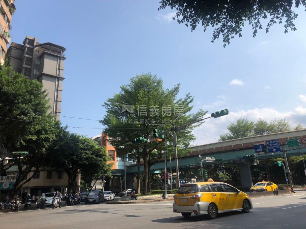 六張犁捷運美妝邊間法拉麗房屋室內格局與周邊環境