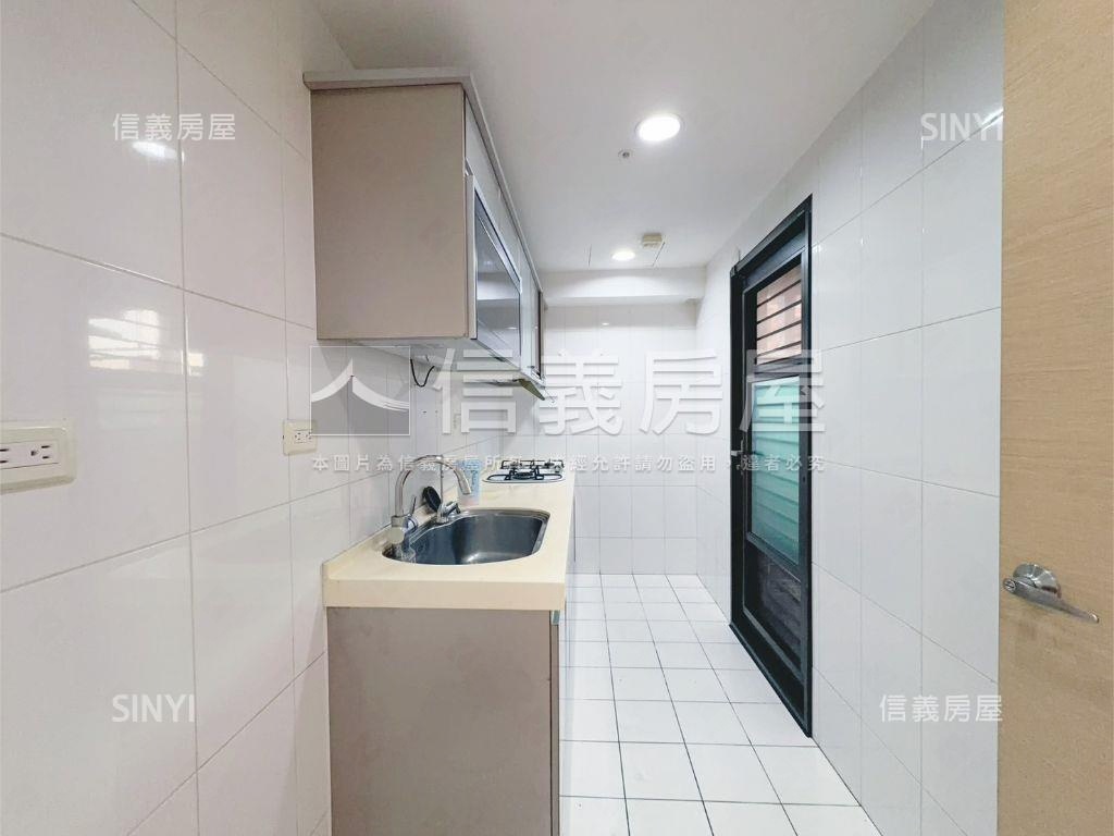 專任！交響樂三房平面車位房屋室內格局與周邊環境