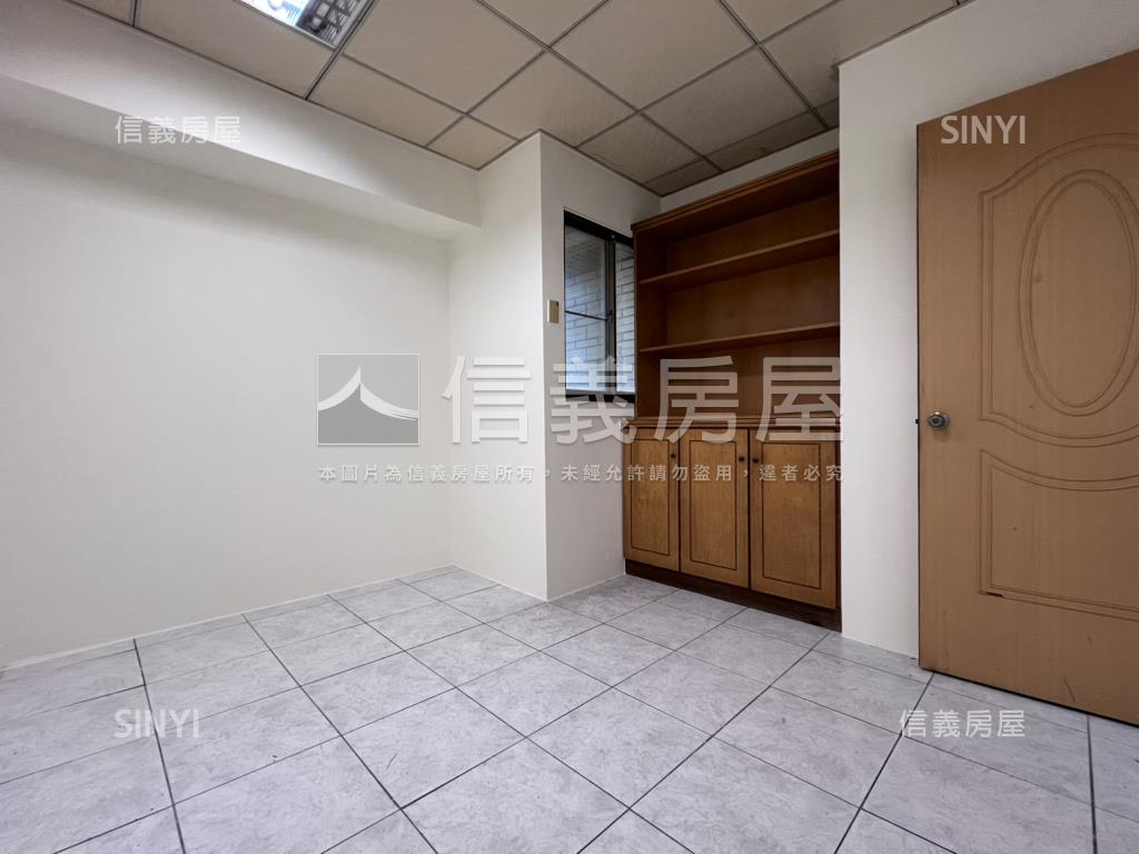星鑽河畔景觀３房房屋室內格局與周邊環境
