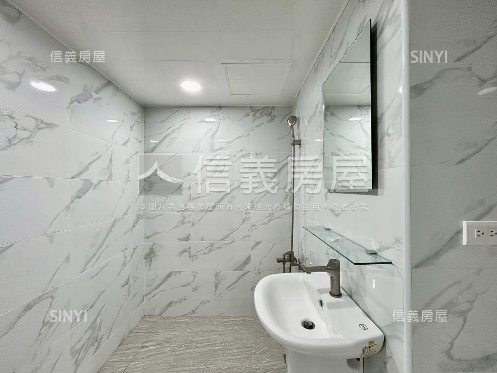 哈佛世家四房車位房屋室內格局與周邊環境