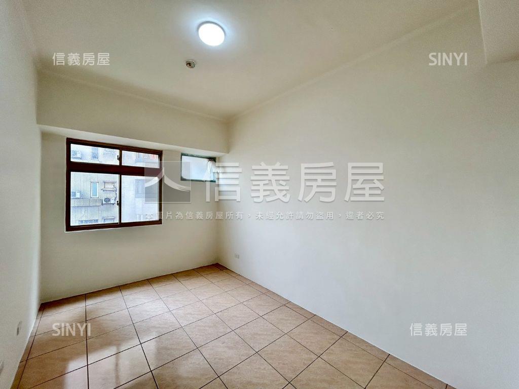 哈佛世家四房車位房屋室內格局與周邊環境