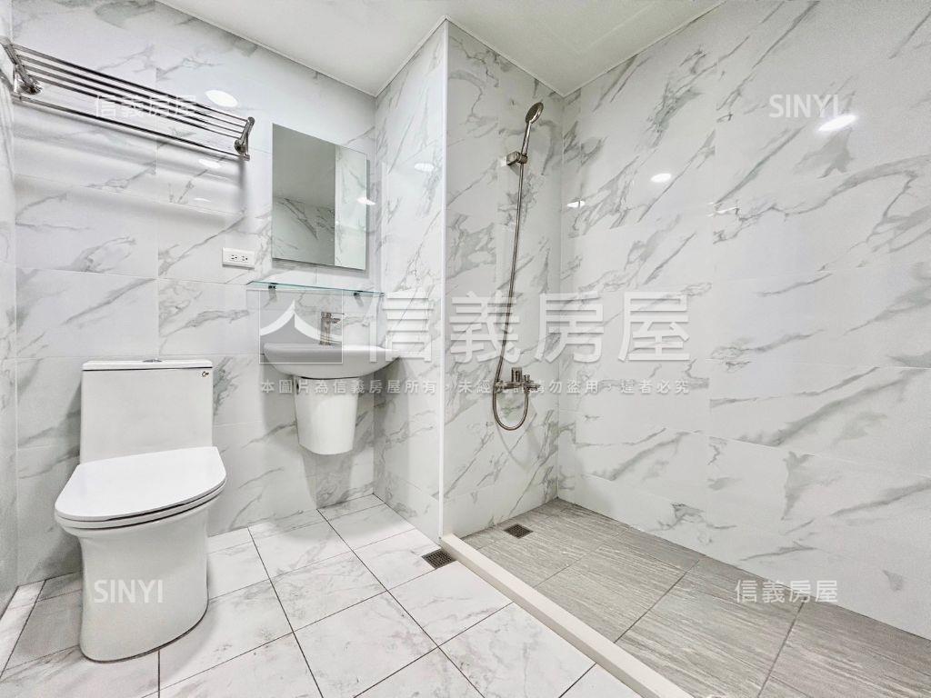 哈佛世家四房車位房屋室內格局與周邊環境