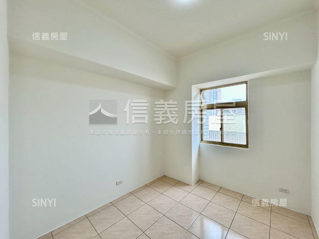 哈佛世家四房車位房屋室內格局與周邊環境