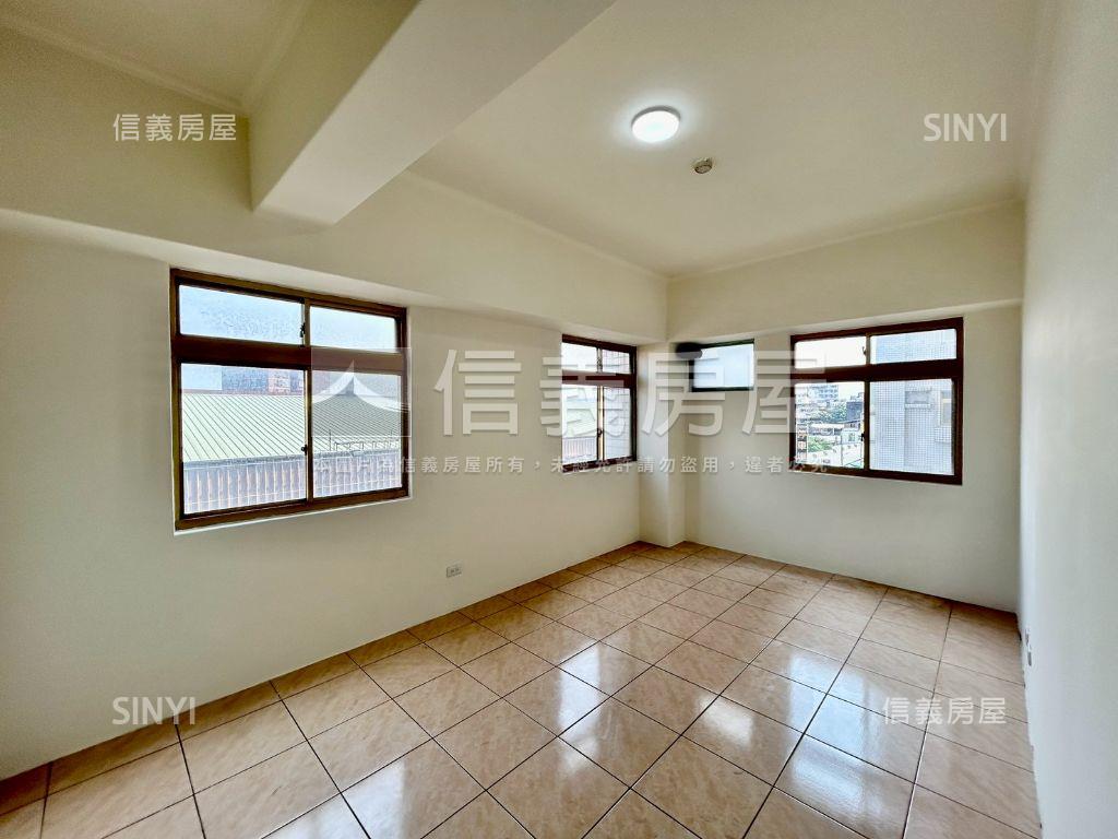 哈佛世家四房車位房屋室內格局與周邊環境