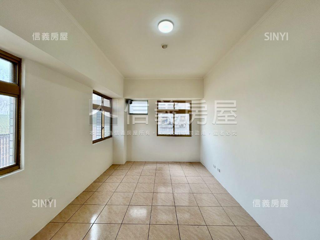 哈佛世家四房車位房屋室內格局與周邊環境