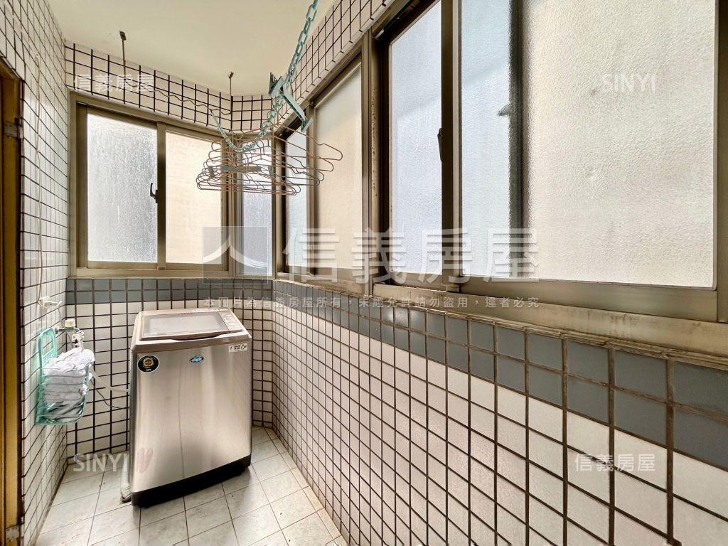 哈佛世家四房車位房屋室內格局與周邊環境