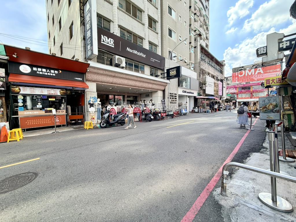 正一中財源滾滾店面附車位房屋室內格局與周邊環境
