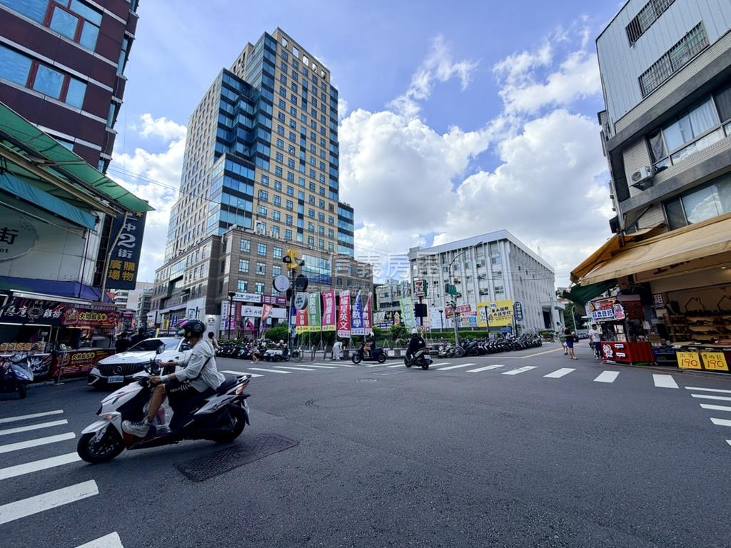 正一中財源滾滾店面附車位房屋室內格局與周邊環境