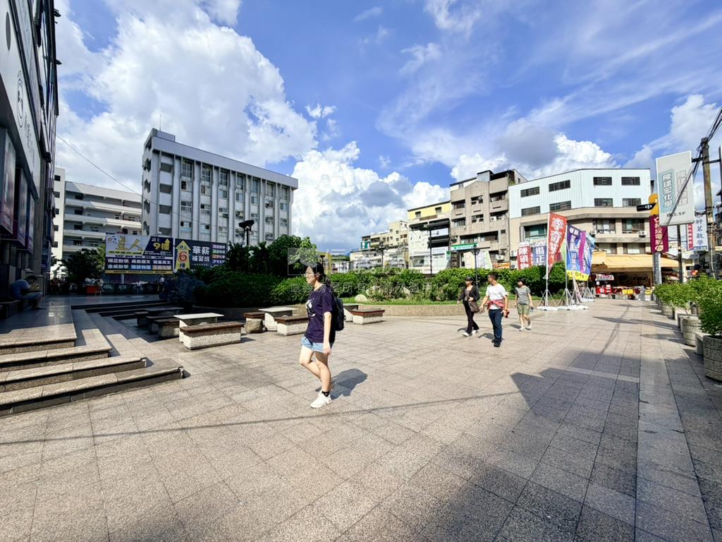 正一中財源滾滾店面附車位房屋室內格局與周邊環境