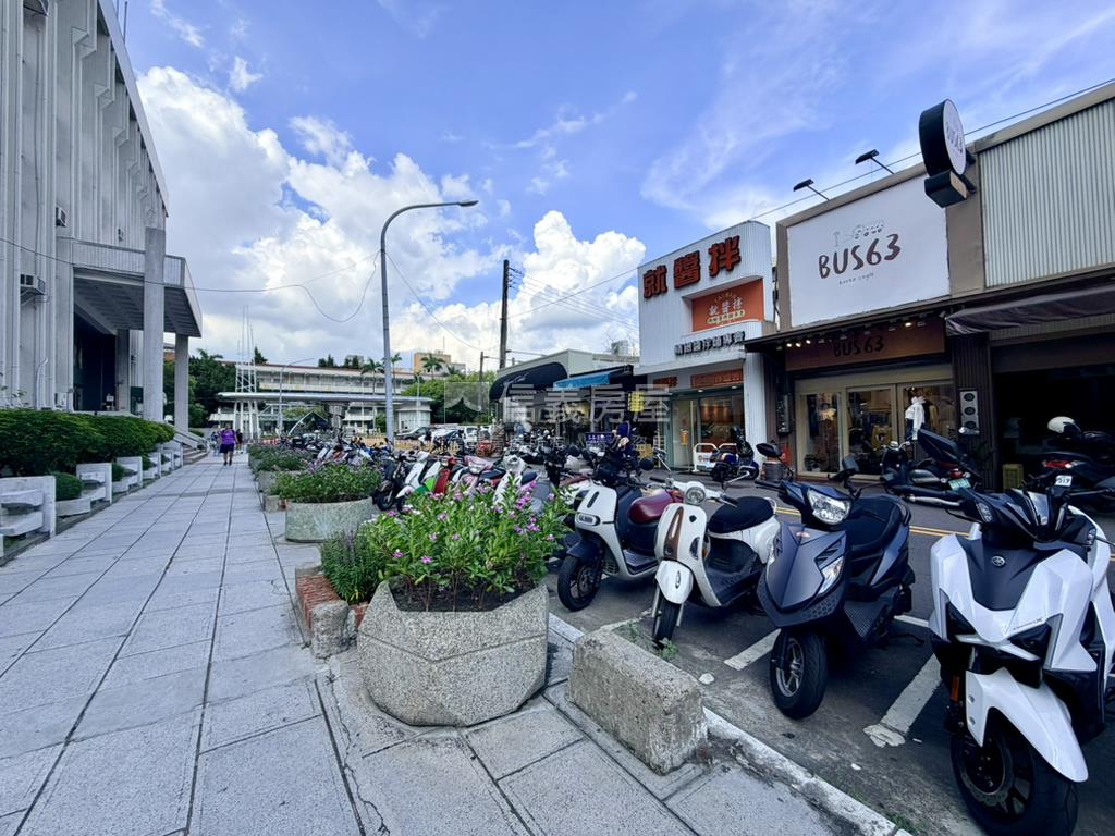 正一中財源滾滾店面附車位房屋室內格局與周邊環境