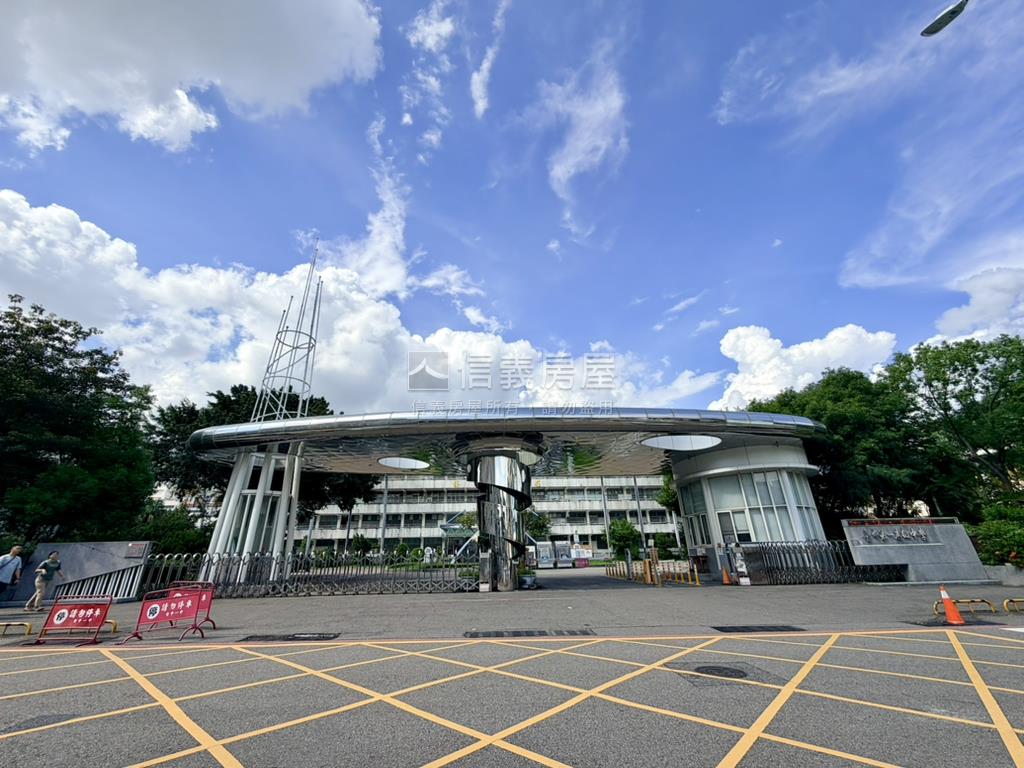 正一中財源滾滾店面附車位房屋室內格局與周邊環境