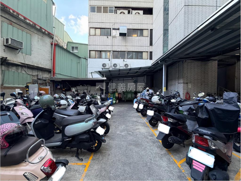 正一中財源滾滾店面附車位房屋室內格局與周邊環境