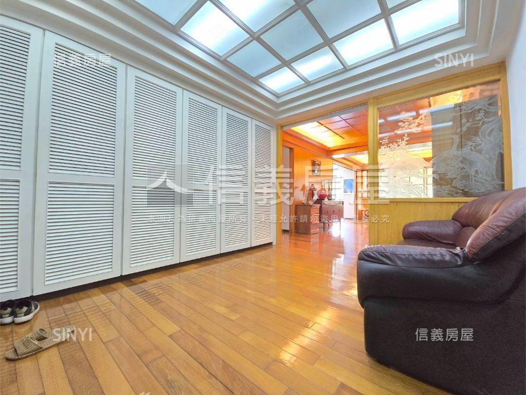 陽明山湖濱大廈開闊邊間房屋室內格局與周邊環境