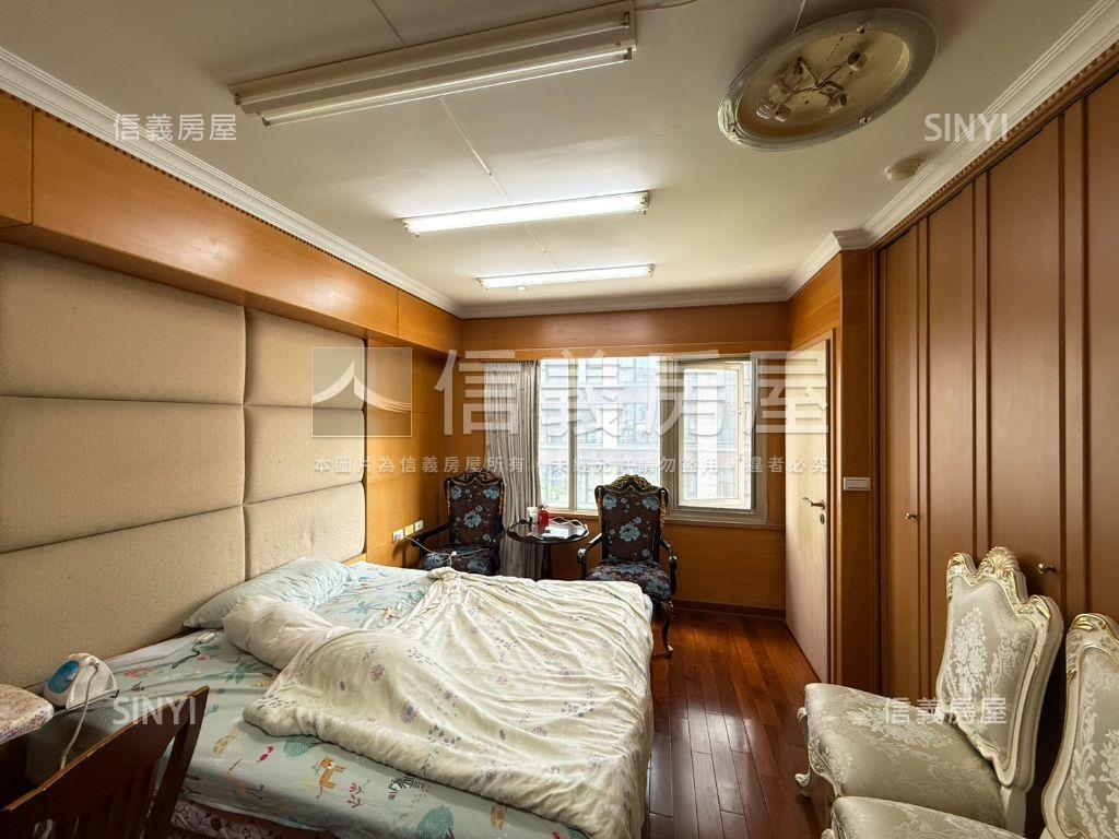 近南京復興４房帶車位房屋室內格局與周邊環境