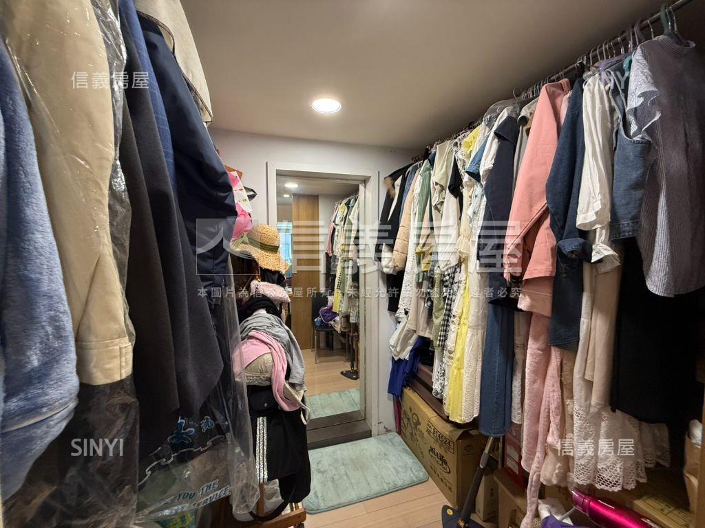 近南京復興４房帶車位房屋室內格局與周邊環境