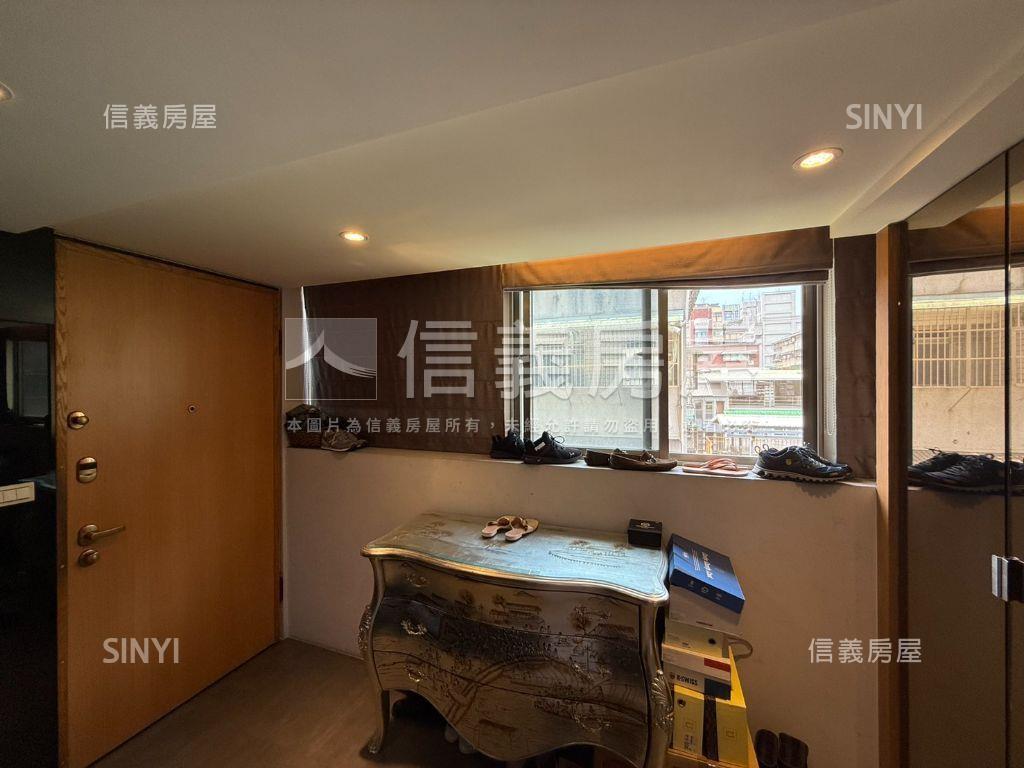 近南京復興４房帶車位房屋室內格局與周邊環境