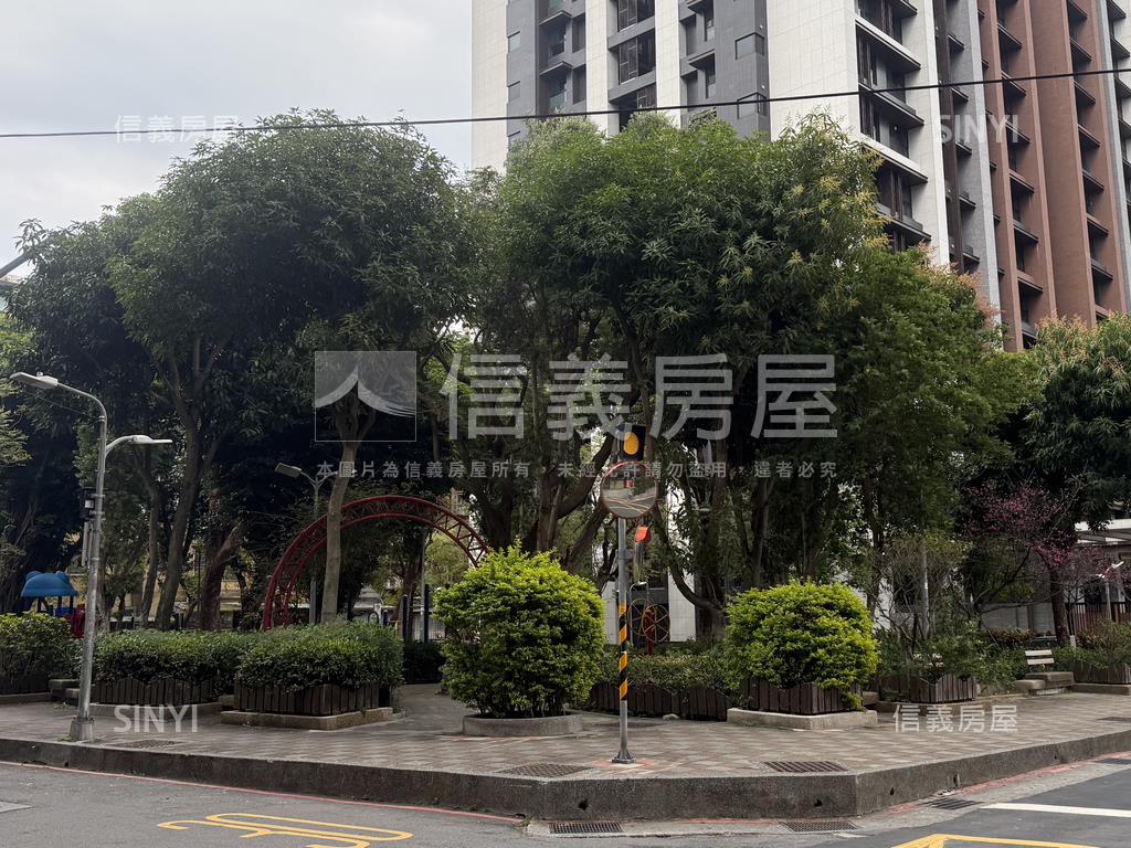 捷運角窗迎客來房屋室內格局與周邊環境