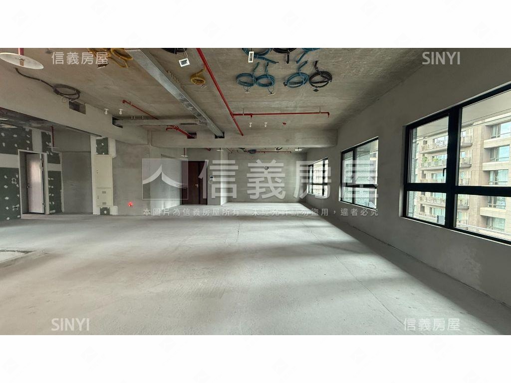 信義計劃區松雍高樓極品房屋室內格局與周邊環境