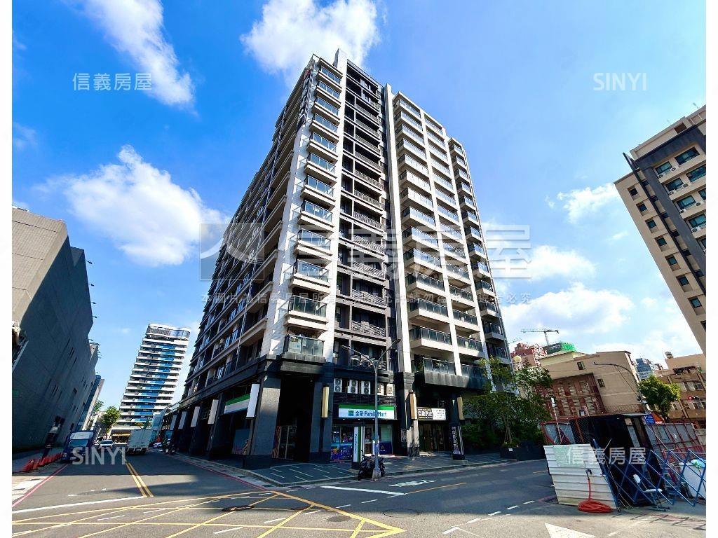 近輕軌鼎山家樂福三房車位房屋室內格局與周邊環境