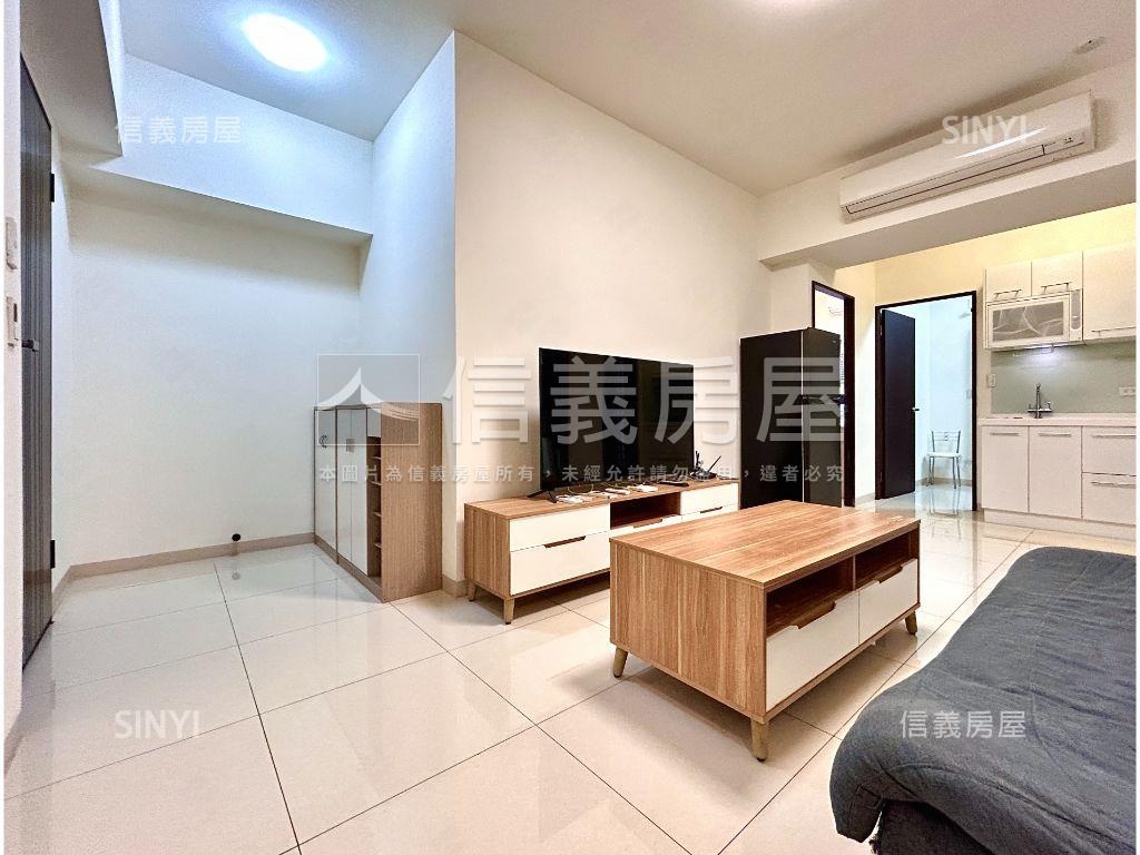 近輕軌鼎山家樂福三房車位房屋室內格局與周邊環境