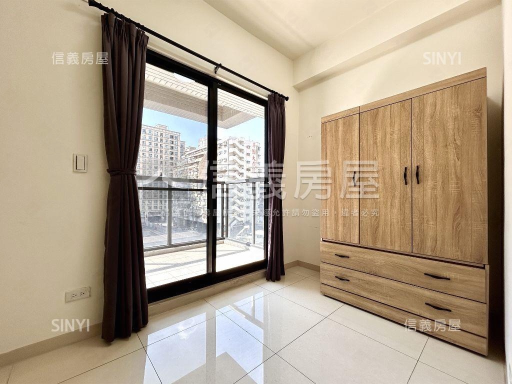 近輕軌鼎山家樂福三房車位房屋室內格局與周邊環境