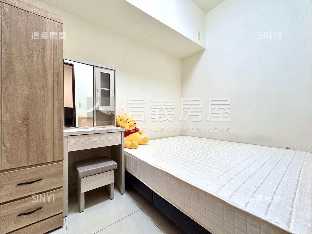 近輕軌鼎山家樂福三房車位房屋室內格局與周邊環境