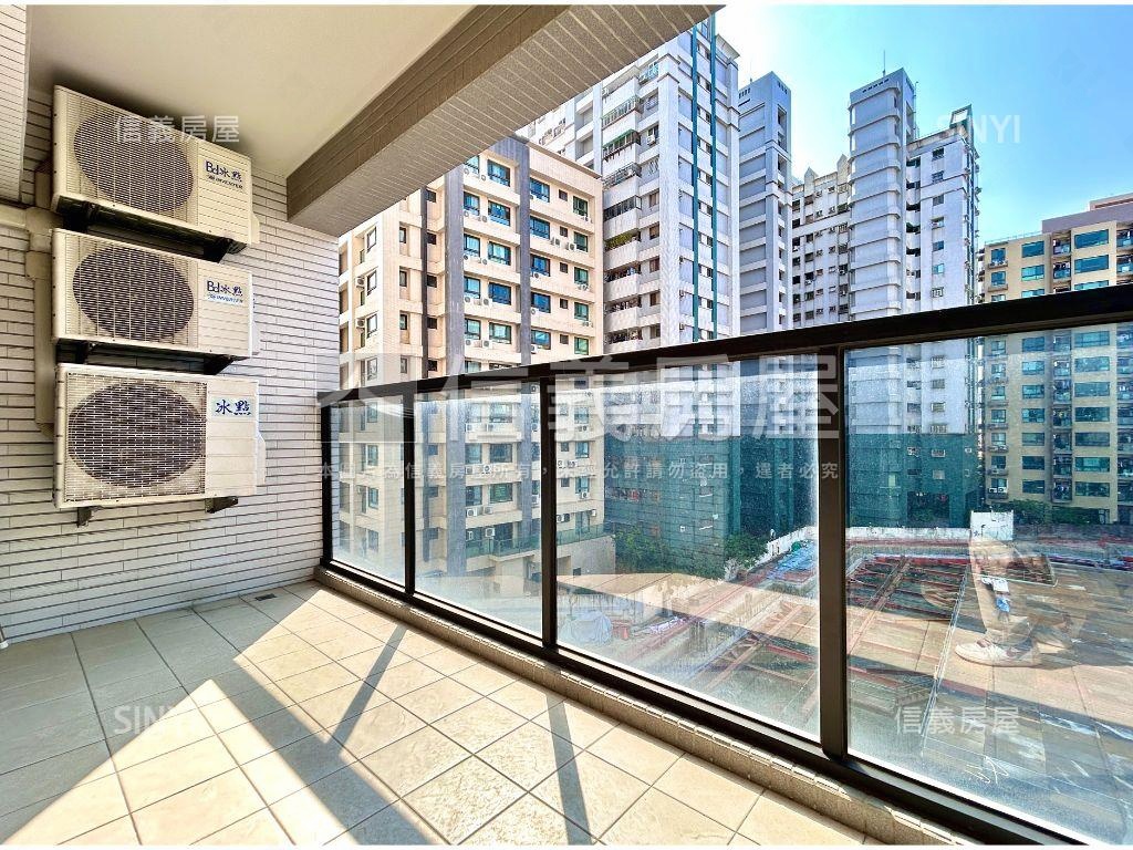 近輕軌鼎山家樂福三房車位房屋室內格局與周邊環境