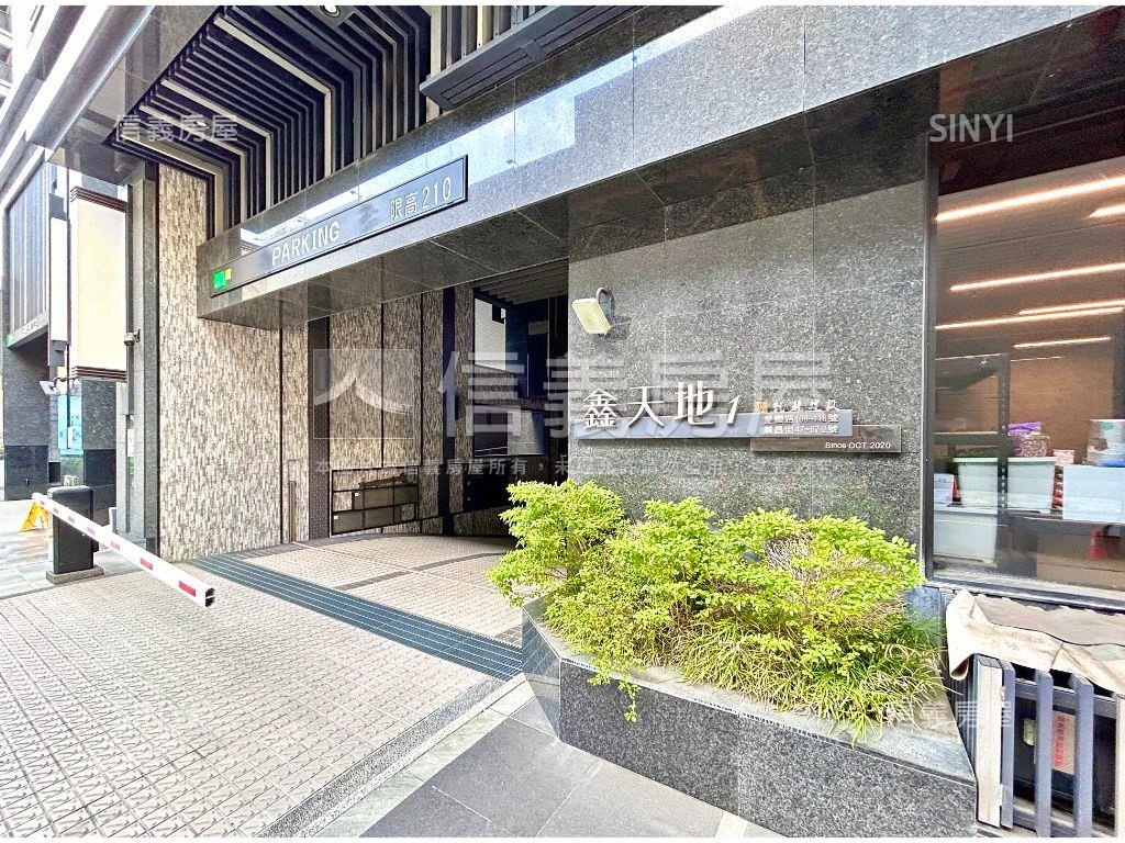 近輕軌鼎山家樂福三房車位房屋室內格局與周邊環境