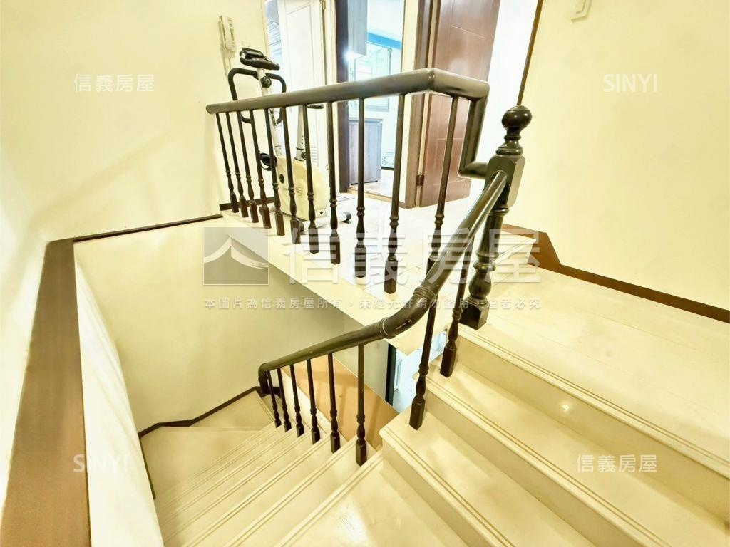 近Ｒ１５蛋黃區稀有庭院宅房屋室內格局與周邊環境