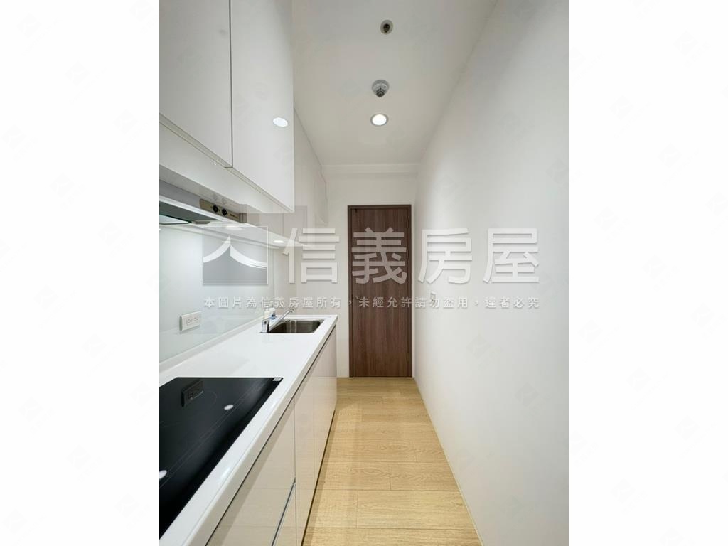 東家帝王景觀坡道平面車位房屋室內格局與周邊環境