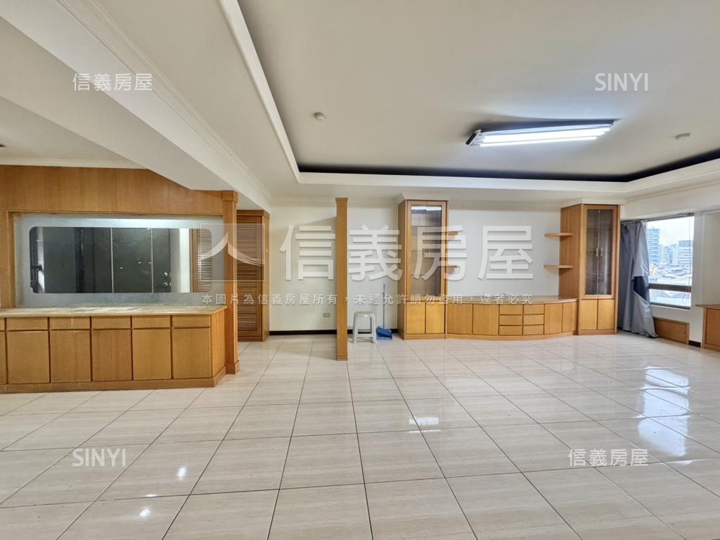 國唐地糧大四房雙車位房屋室內格局與周邊環境