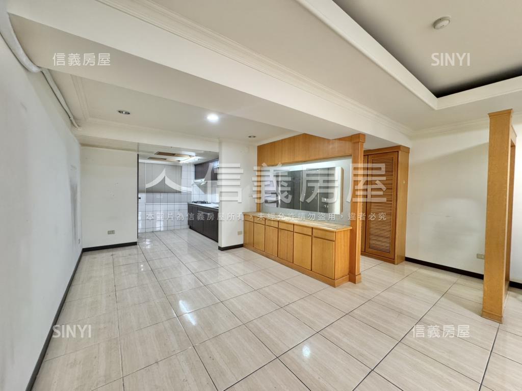 國唐地糧大四房雙車位房屋室內格局與周邊環境