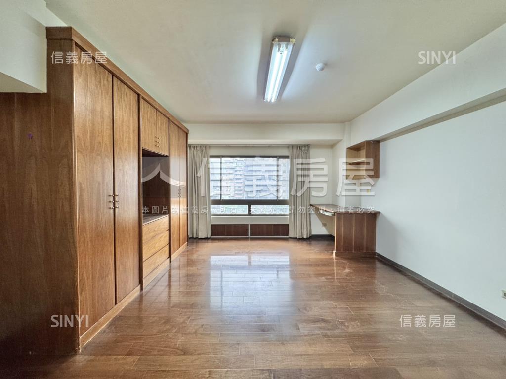 國唐地糧大四房雙車位房屋室內格局與周邊環境