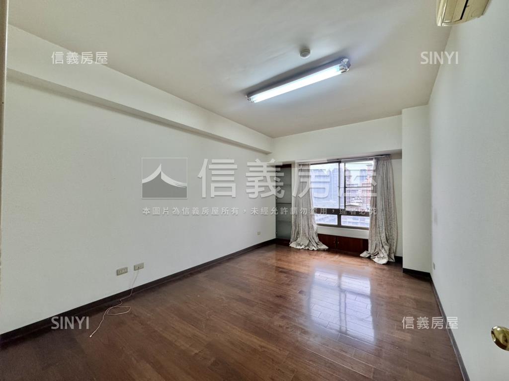 國唐地糧大四房雙車位房屋室內格局與周邊環境