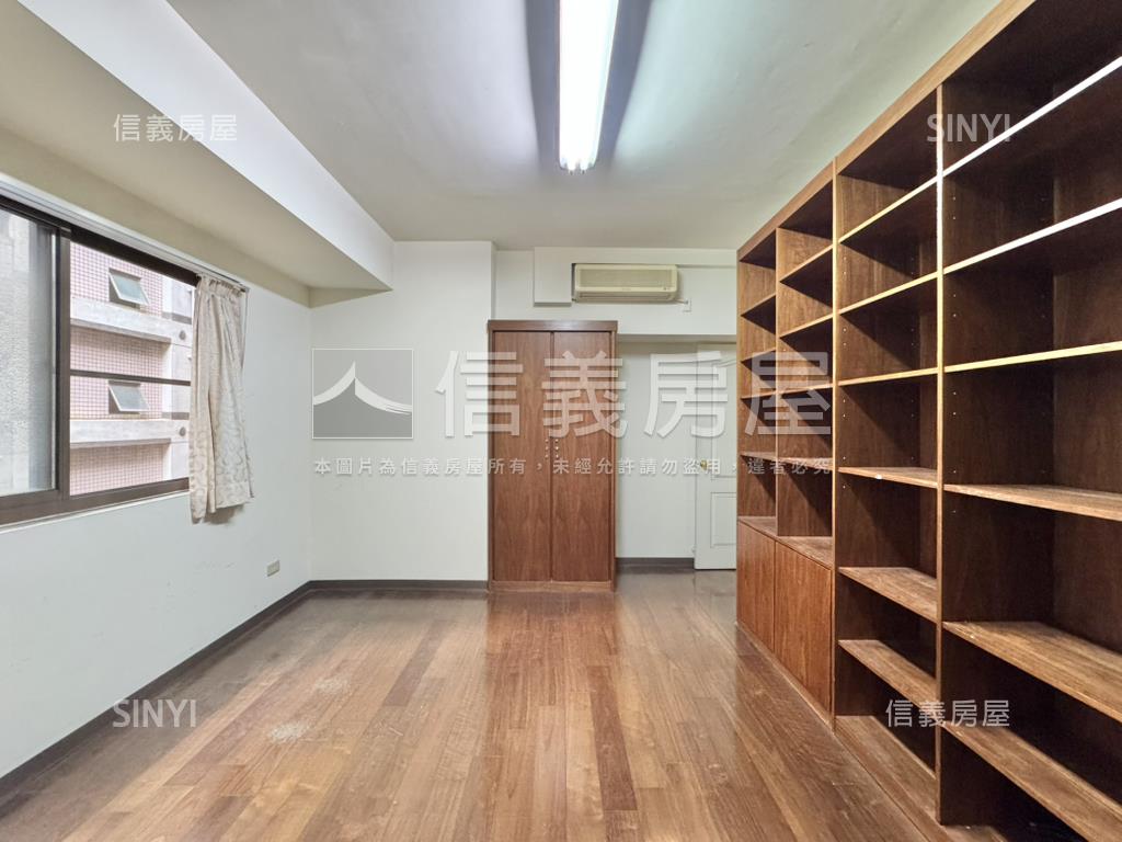 國唐地糧大四房雙車位房屋室內格局與周邊環境