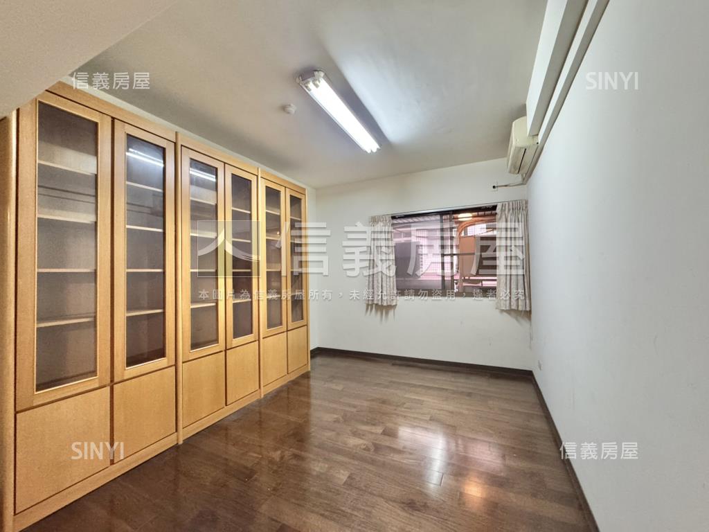 國唐地糧大四房雙車位房屋室內格局與周邊環境