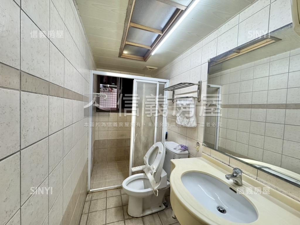 國唐地糧大四房雙車位房屋室內格局與周邊環境