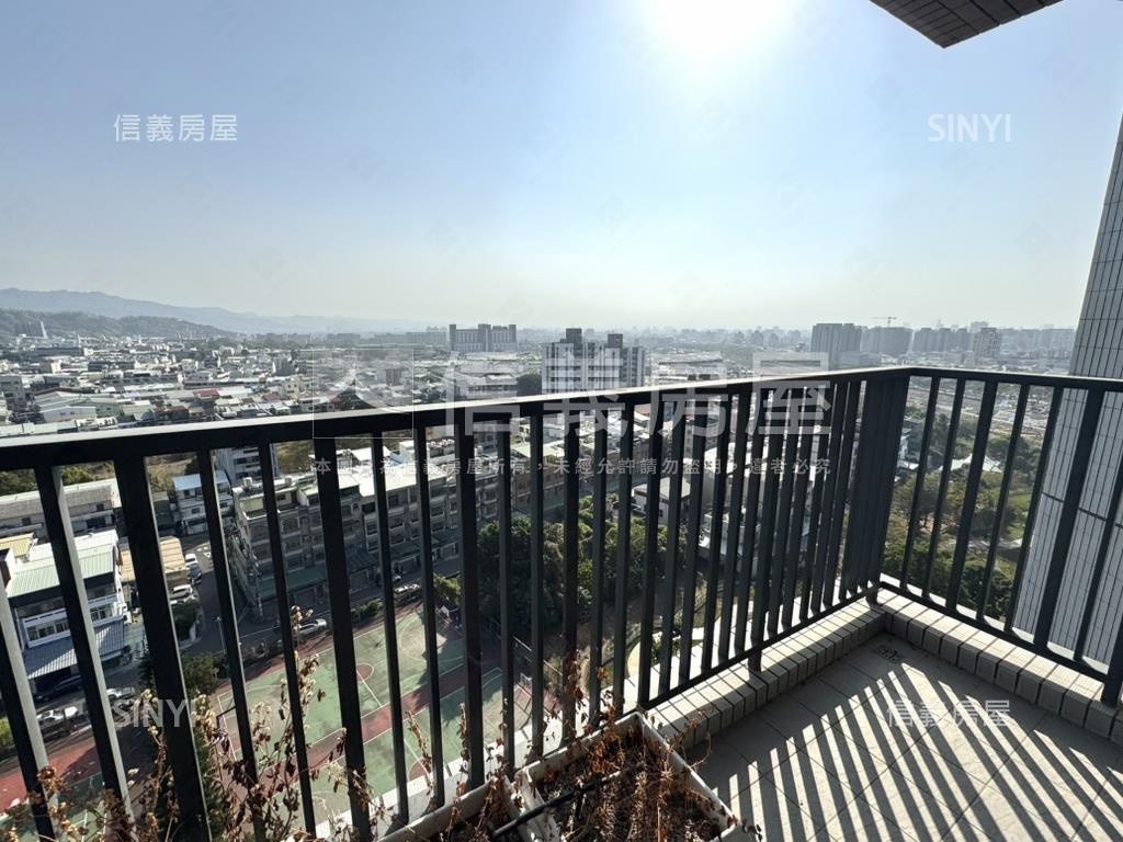 專任未住過朝南山景視野戶房屋室內格局與周邊環境