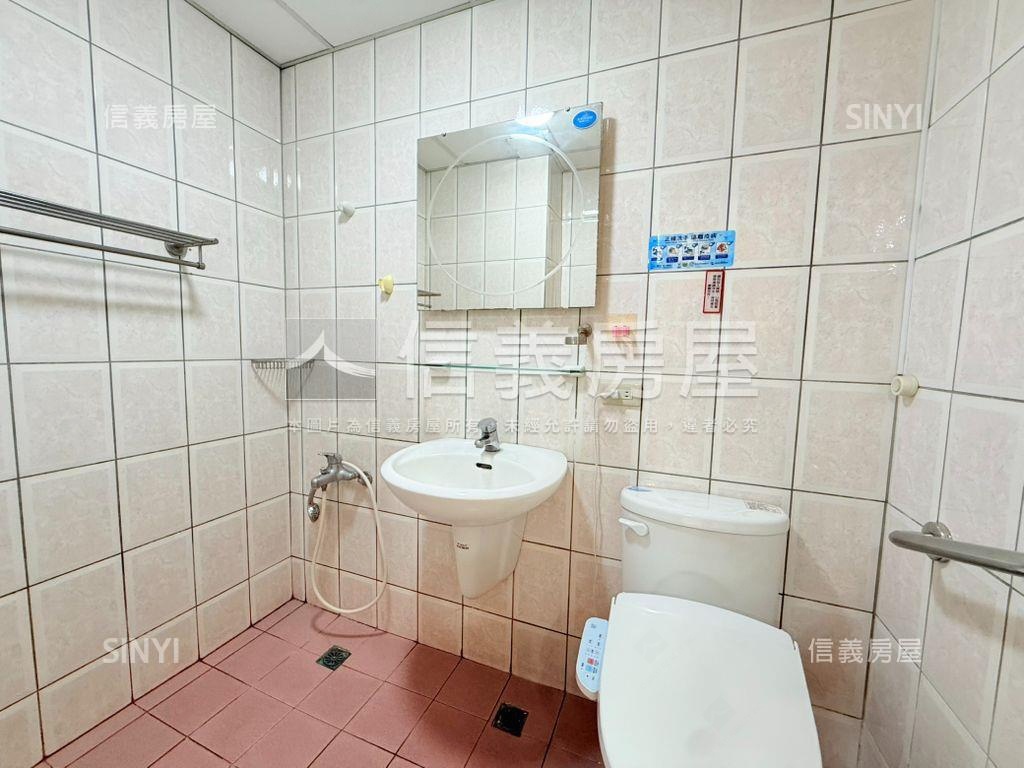 七賢二路面寬整棟華廈店面房屋室內格局與周邊環境